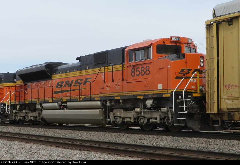 BNSF 8588